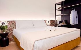 Aria Collection Bari